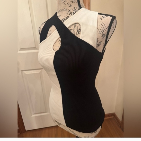 NWT WHBM CUTOUT SWEATER - Picture 4 of 6